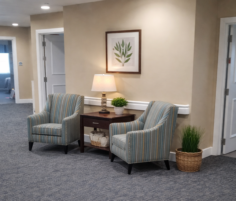 Cozy hallway seating with natural accents-1-1